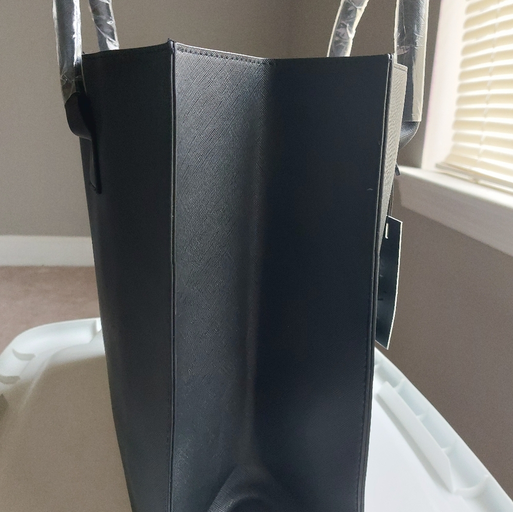 Large Tote - Picture 4 of 10